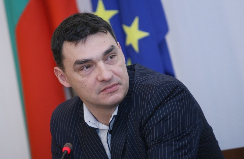 Владимир М. Николов